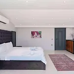 Villa Lux With Seaview And Jacuzzi *